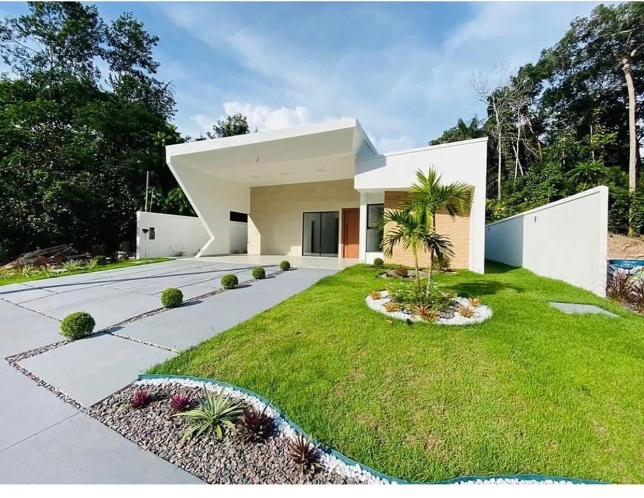 Vendo Casa Recém Construída/ 3 Suítes e Piscina no Condomínio Alphaville II