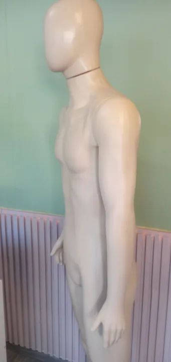 Manequim de corpo inteiro - ideal para loja de roupas - Foto 4