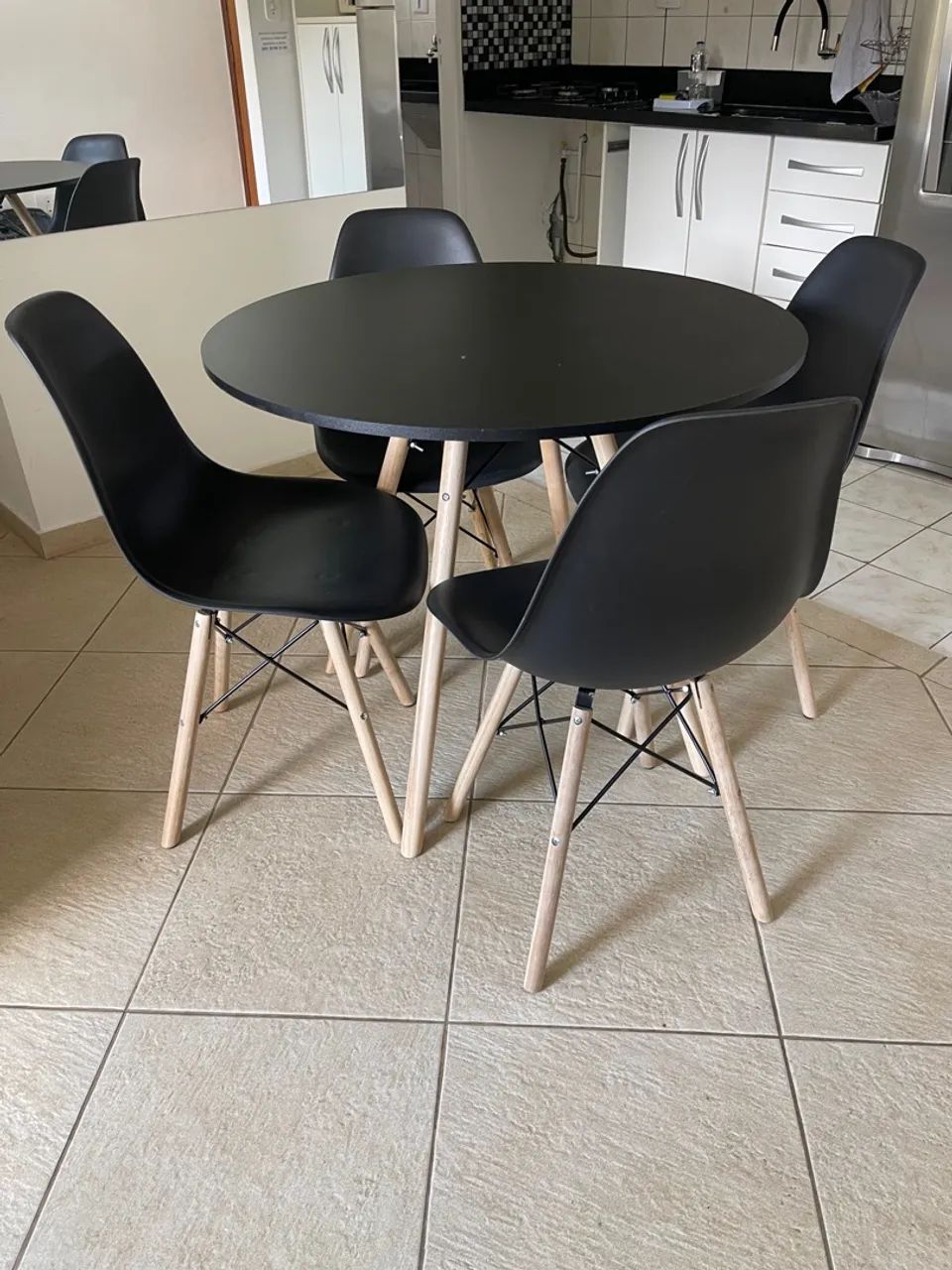 Conjunto Mesa de Jantar com 4 Cadeiras Eames Eiffel - Foto 3
