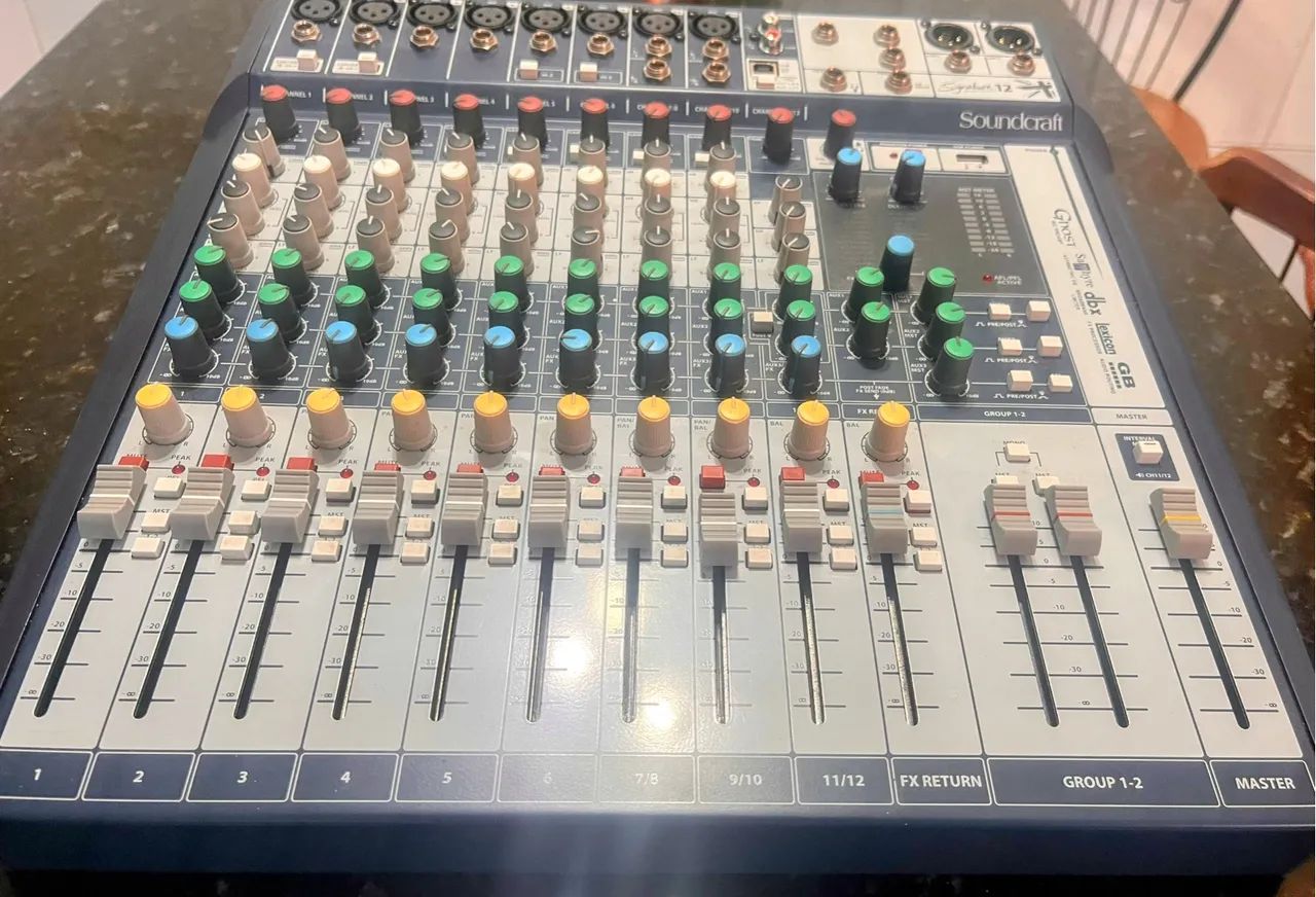 Mesa de Som Soundcraft Signature 12 - Foto 2