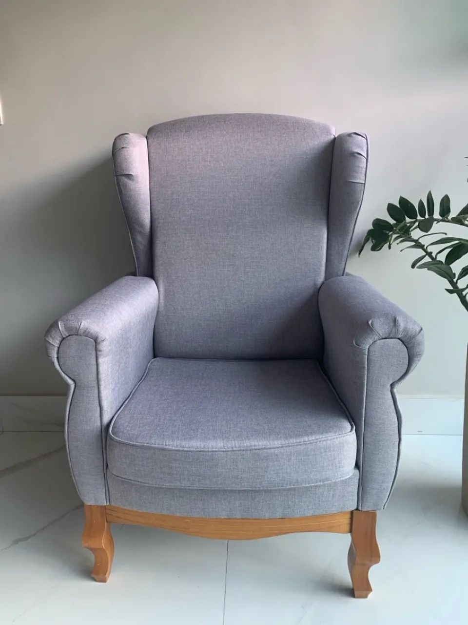 Poltrona confortável e elegante em linho cinza - Foto 2
