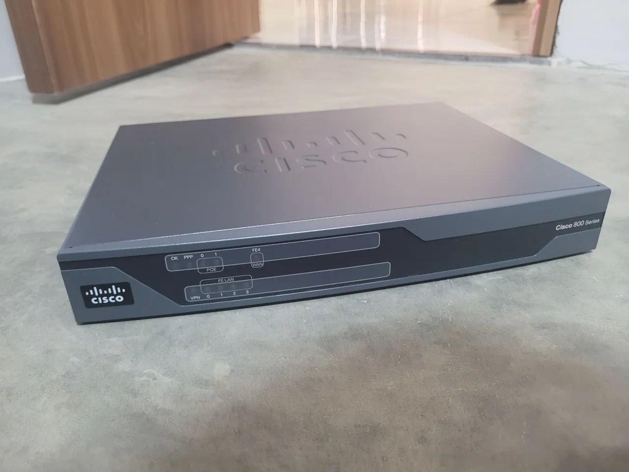 Roteador Cisco 881 (C881-K9) - Na Caixa, Completo e Impecável - Ideal P/ Lab CCNA