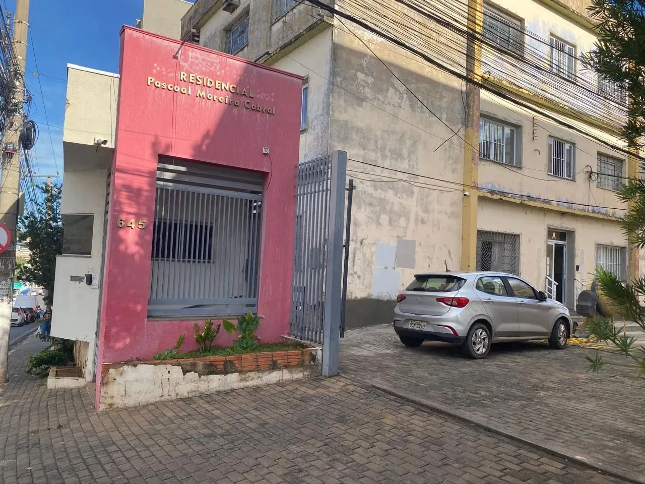 VENDO APARTAMENTO EXCELENTE LOCALIZAÇÃO