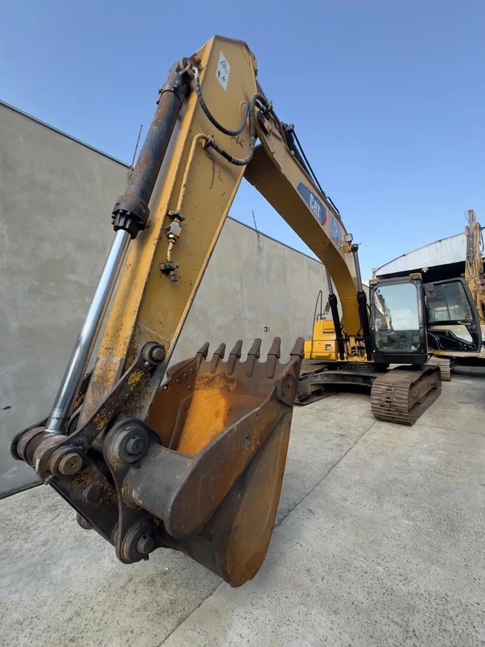 ESCAVADEIRA  CAT  320 / 2002  COM CAÇAMBA - Foto 5