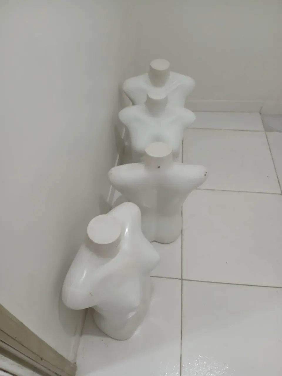 Expositores para vitrine de roupas - Foto 2