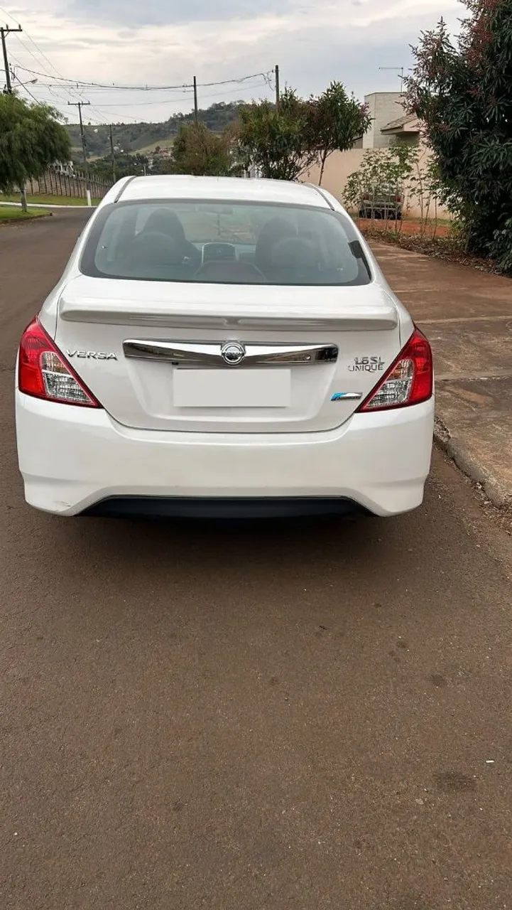 Nissan Versa Unique Branco 2017, raridade, com apenas 63.000 Km