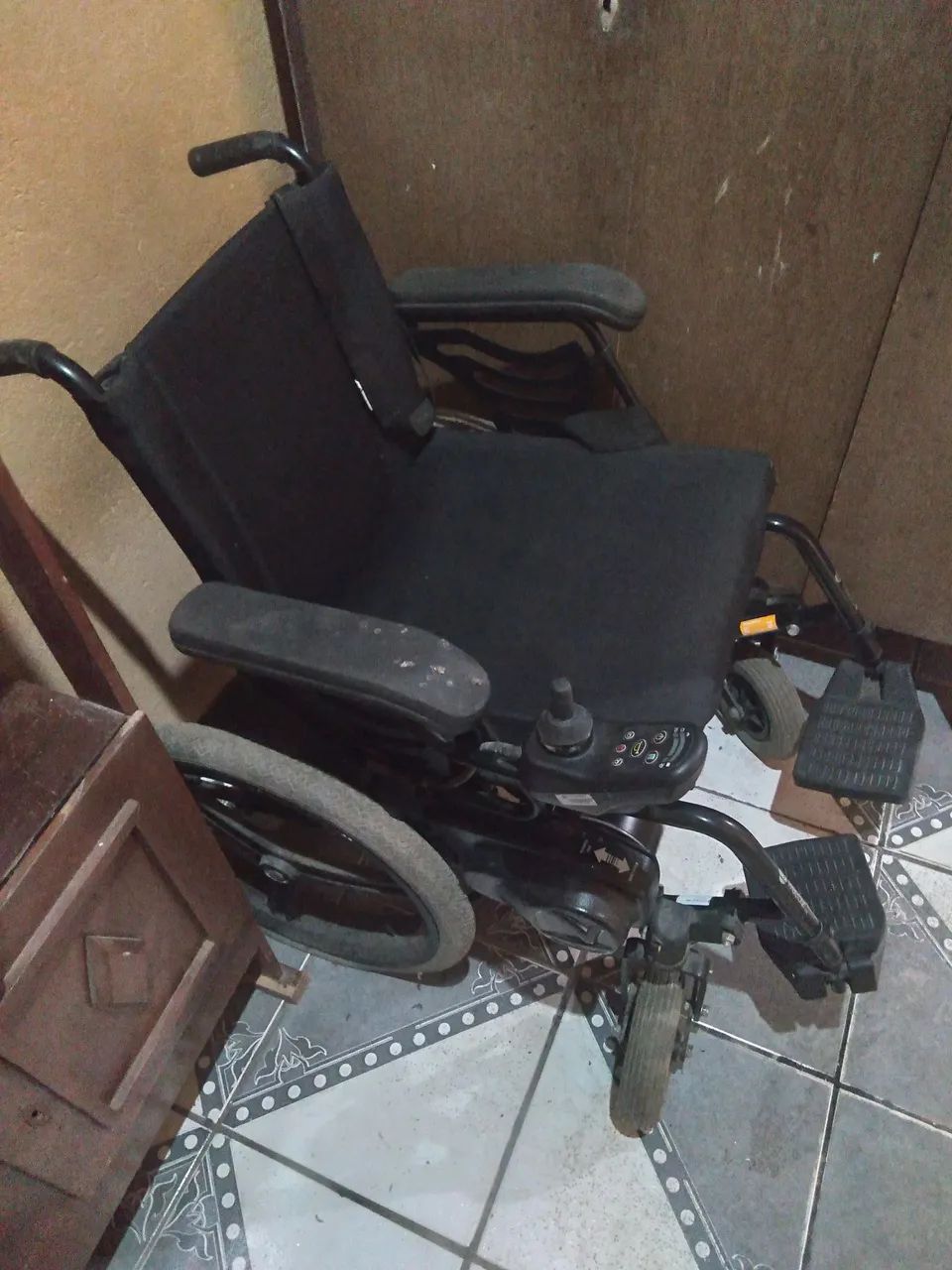 Cadeira de rodas motorizada - Foto 3