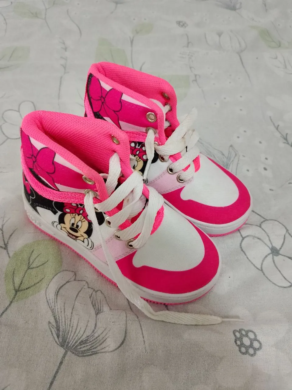 Tênis Infantil Minnie Rosa - Conforto e Estilo! Tamanho 22/23