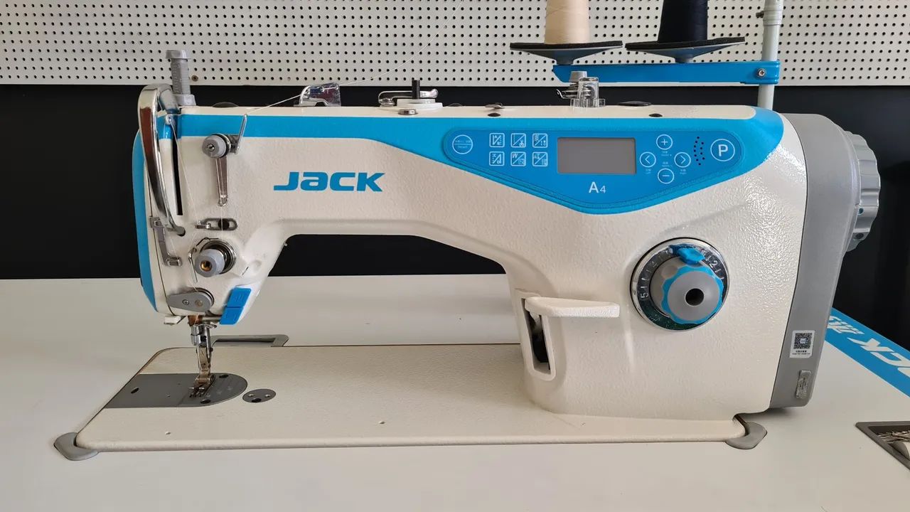 Máquina de Costura Reta Industrial Eletrônica Jack A4