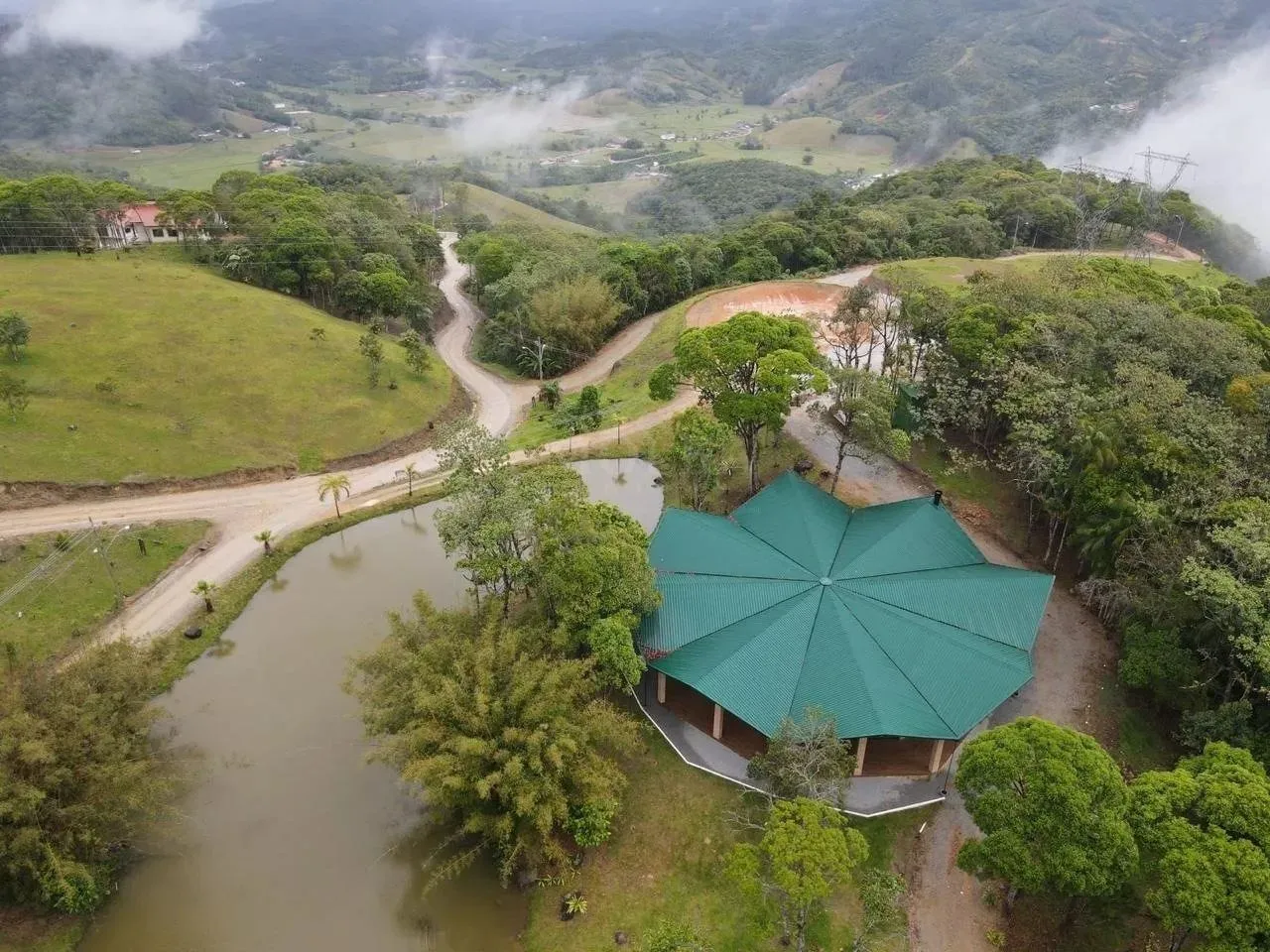 Terreno à venda em condomínio rural, com 1.851,64 m² , na Varginha, Santo Amaro da Imperat