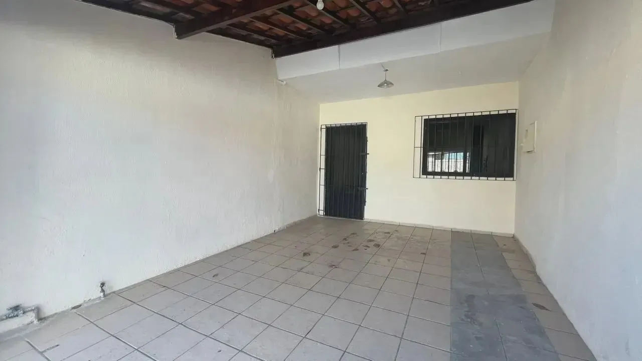 Casa à venda em rua pública, GRUTA DE LOURDES , Maceió, AL