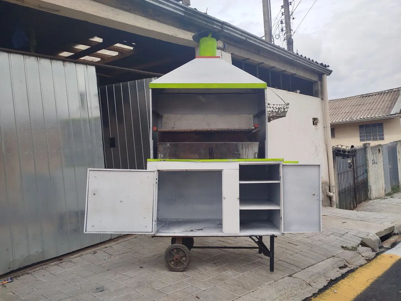 Churrasqueira de Ferro com Carrinho - Foto 2