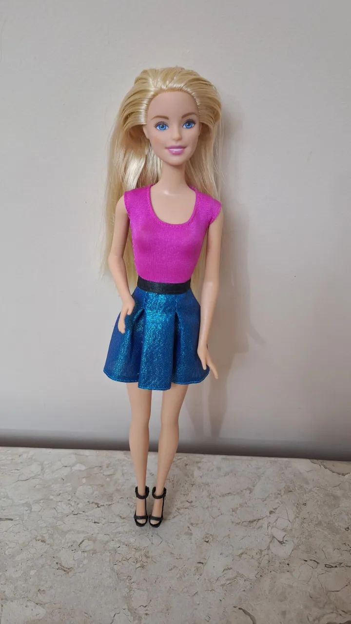 Boneca Barbie com Roupa Estilosa