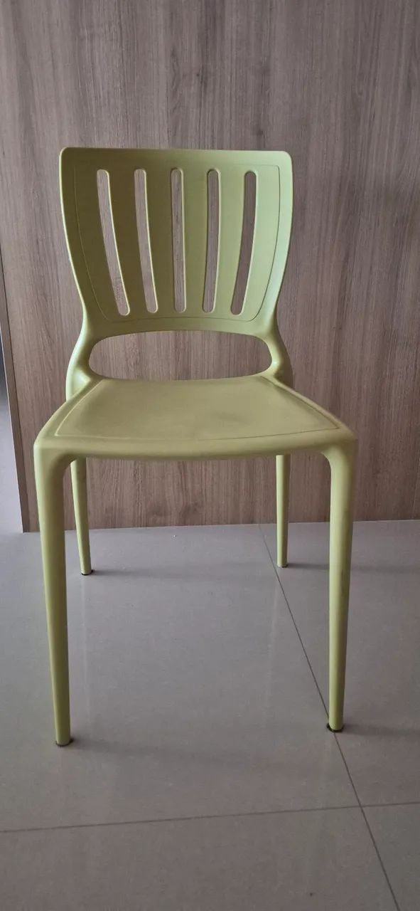 Cadeira plástica 