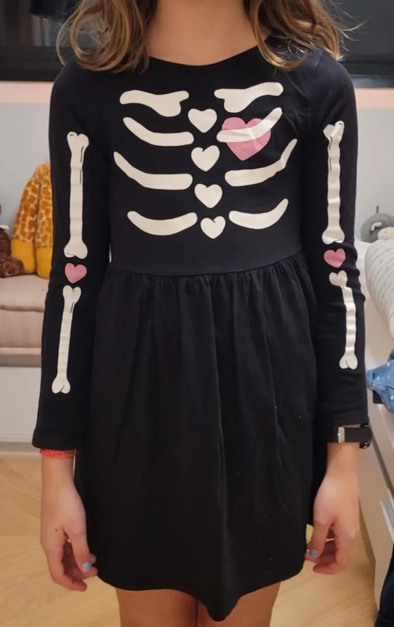 Vestido H&M tamanho 6 a 8 anos. 