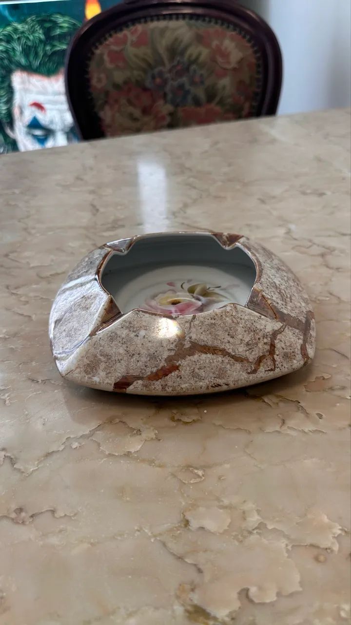 Belíssima peça de porcelana - Cinzeiro Pintura a mão  - Foto 2
