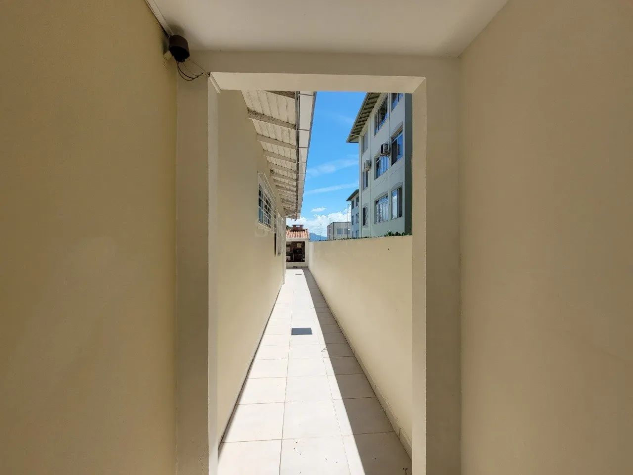 Casa com 160m², 3 dormitórios e garagem para 3 carros - Foto 3