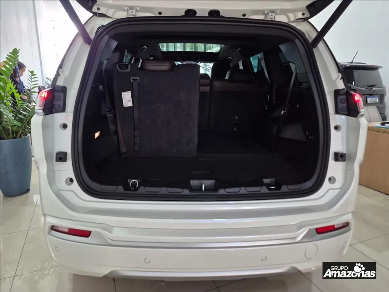 Jeep Commander Overland T270 1.3 TB Flex Aut., foto 20 de 20