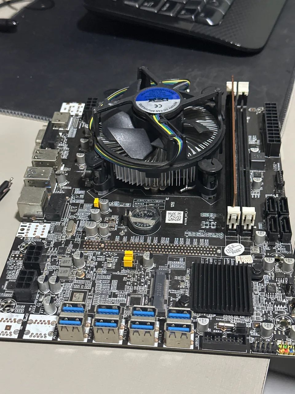 Placa mãe para Mineração com processador e Memoria (até 8 GPUs)