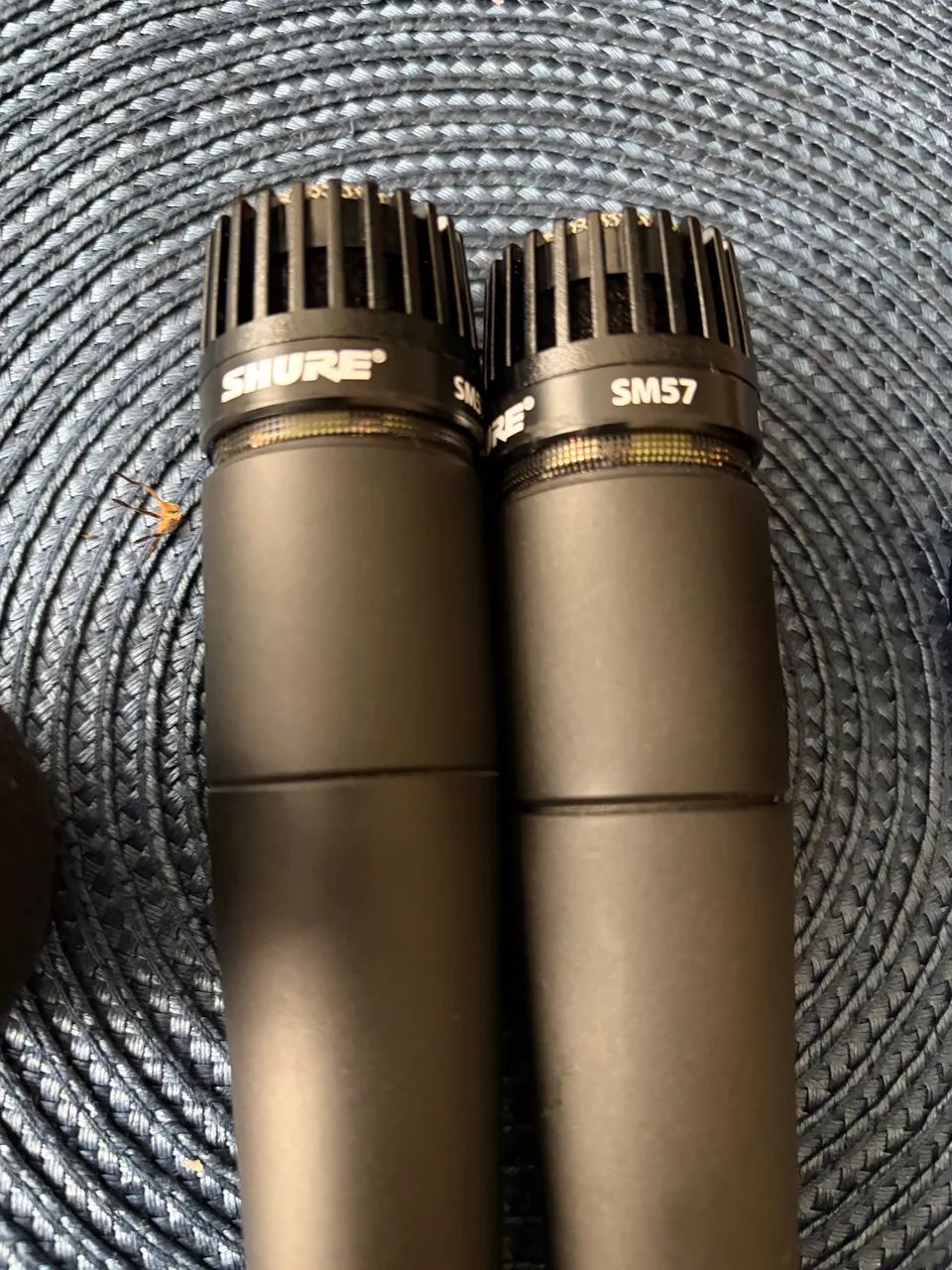 Focusrite 2i2 3 geracao + 2 mics shure sm-57 - Foto 4