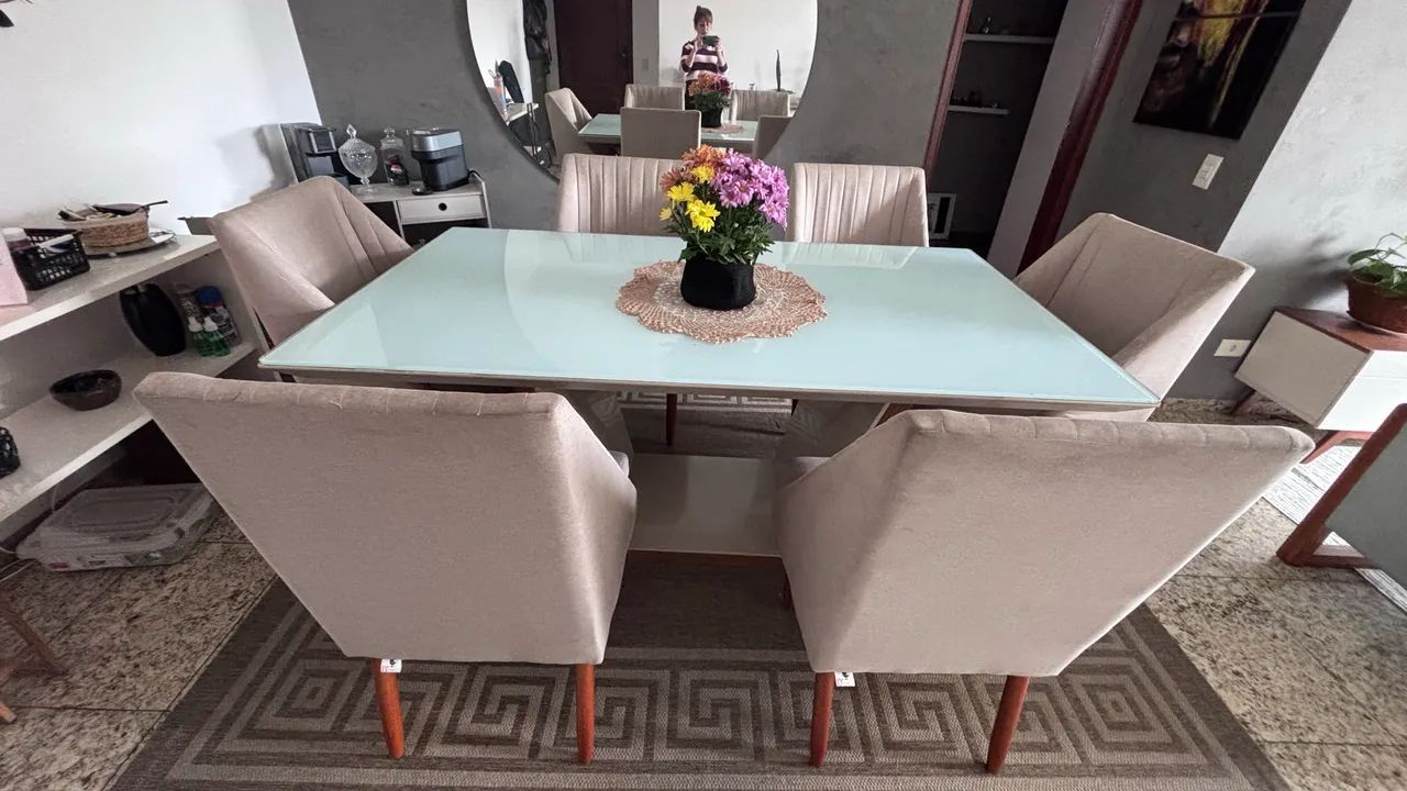 Mesa com cadeiras sala de jantar