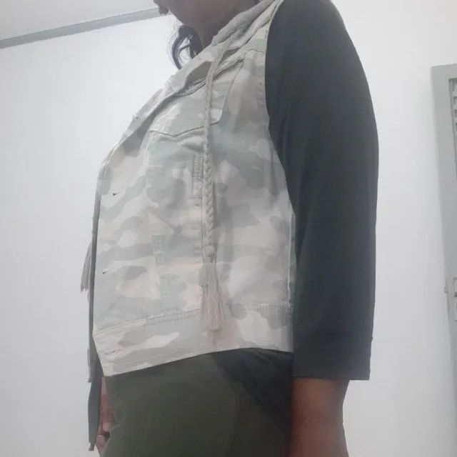 colete algodão feminino camuflado com capuz - Foto 2