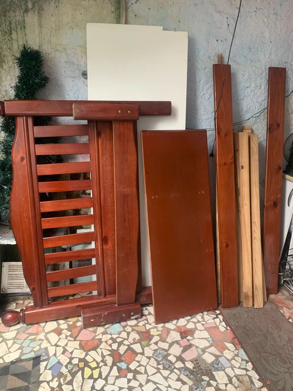 Cama de Casal De Madeira Maciça Semi nova 