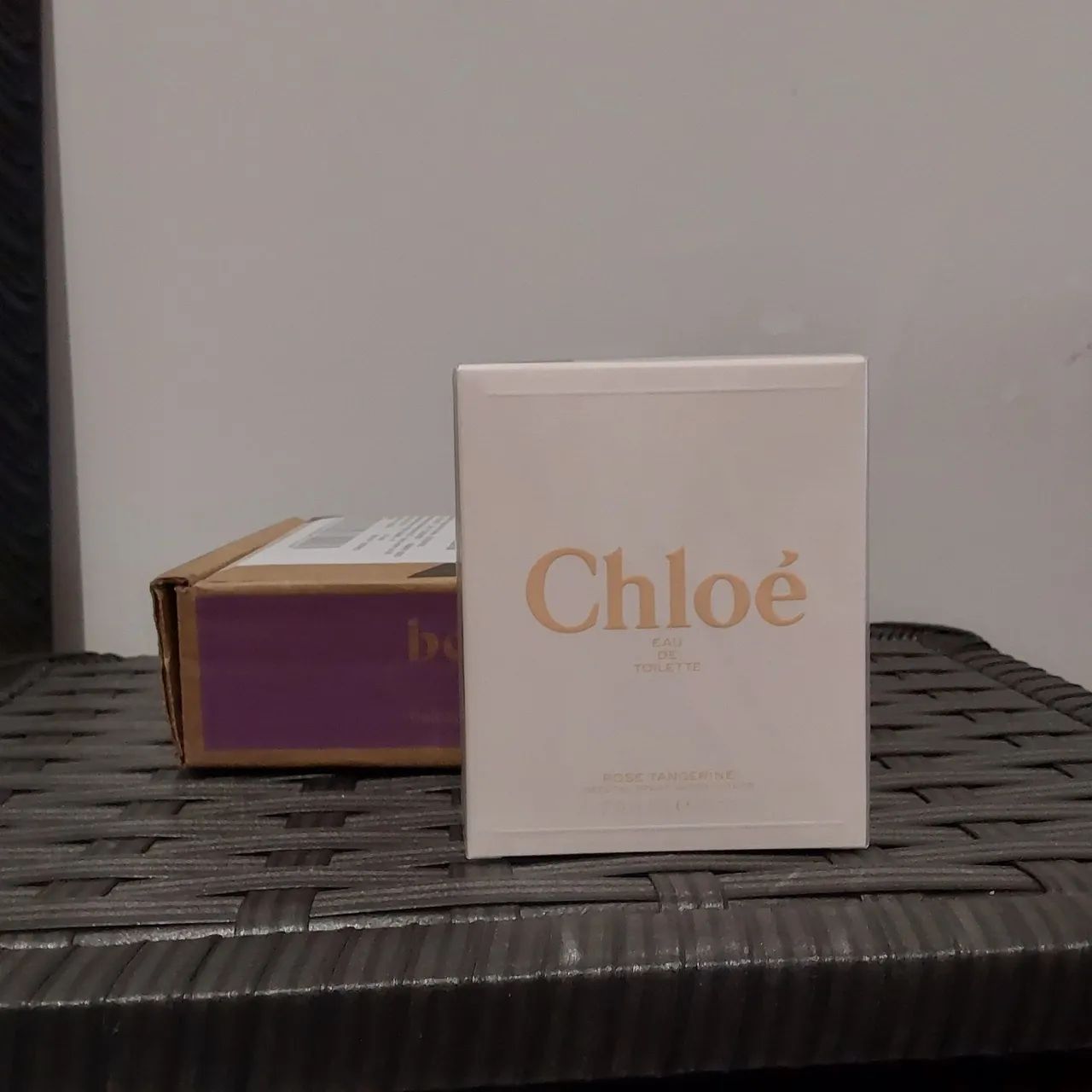 Perfume Chloe Rose Tangerine lacrado com selo, vai na caixa do site qua comprei!