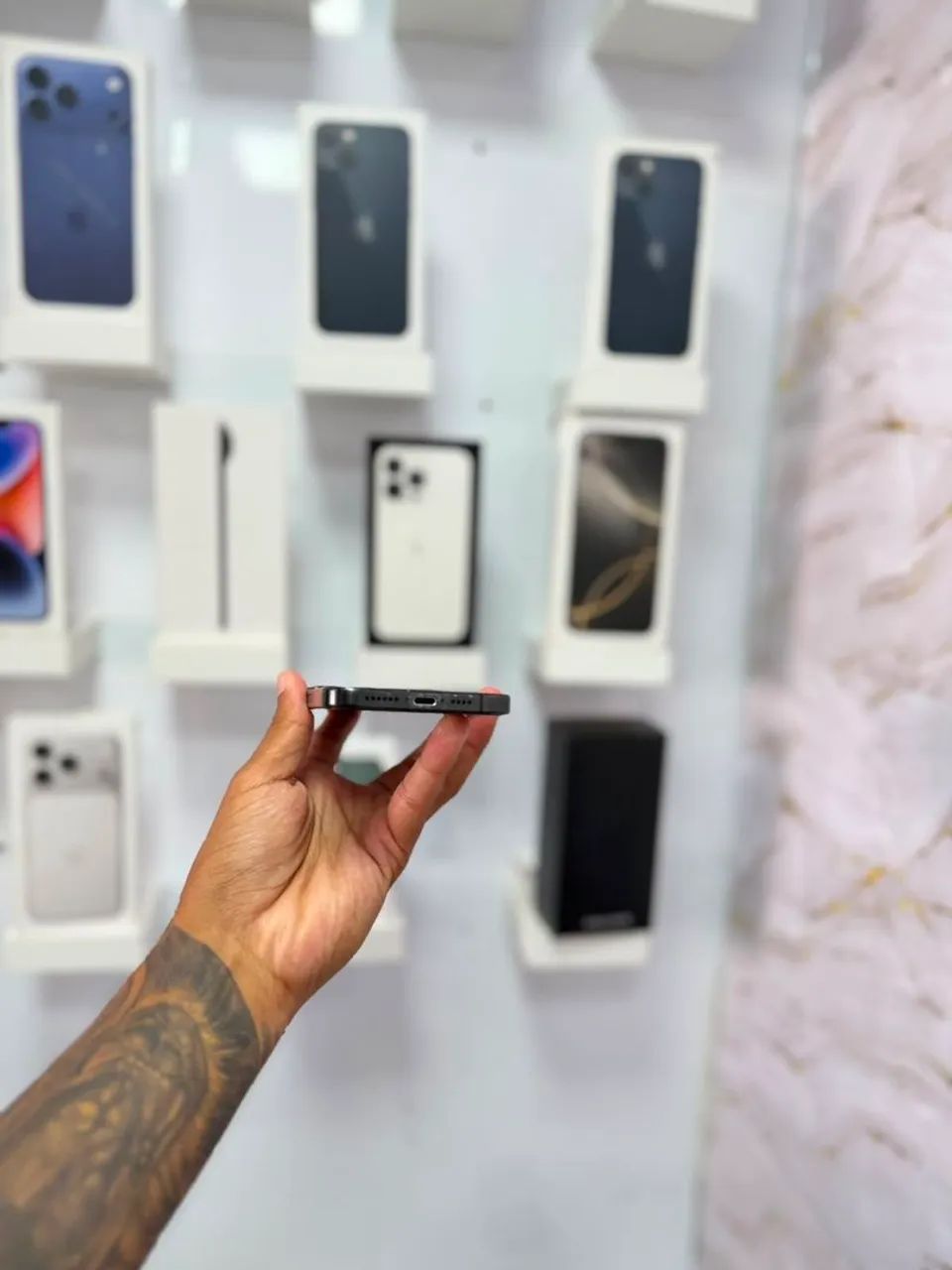 IPHONE 15 PRO MAX 256GB<br>R$ 4.399 - Foto 4