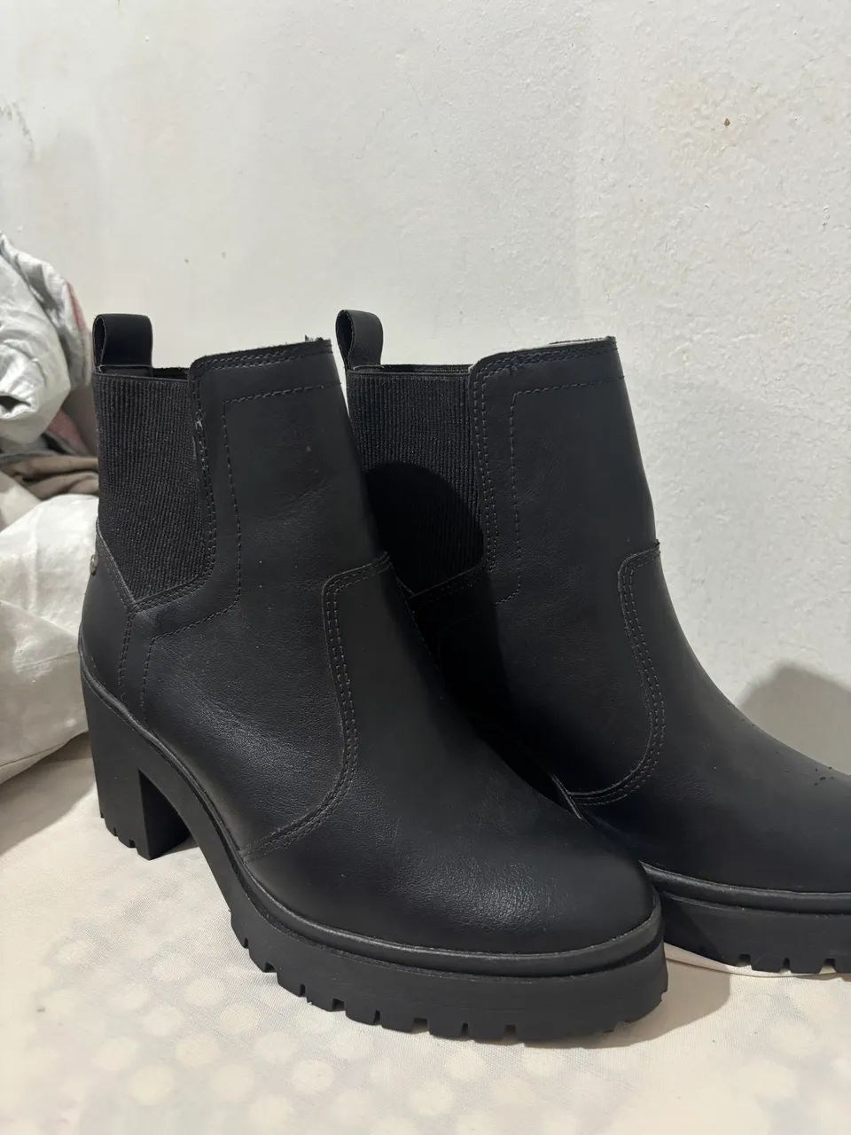 Bota preta de salto em ótimo estado ! Por 59,99 - Foto 2