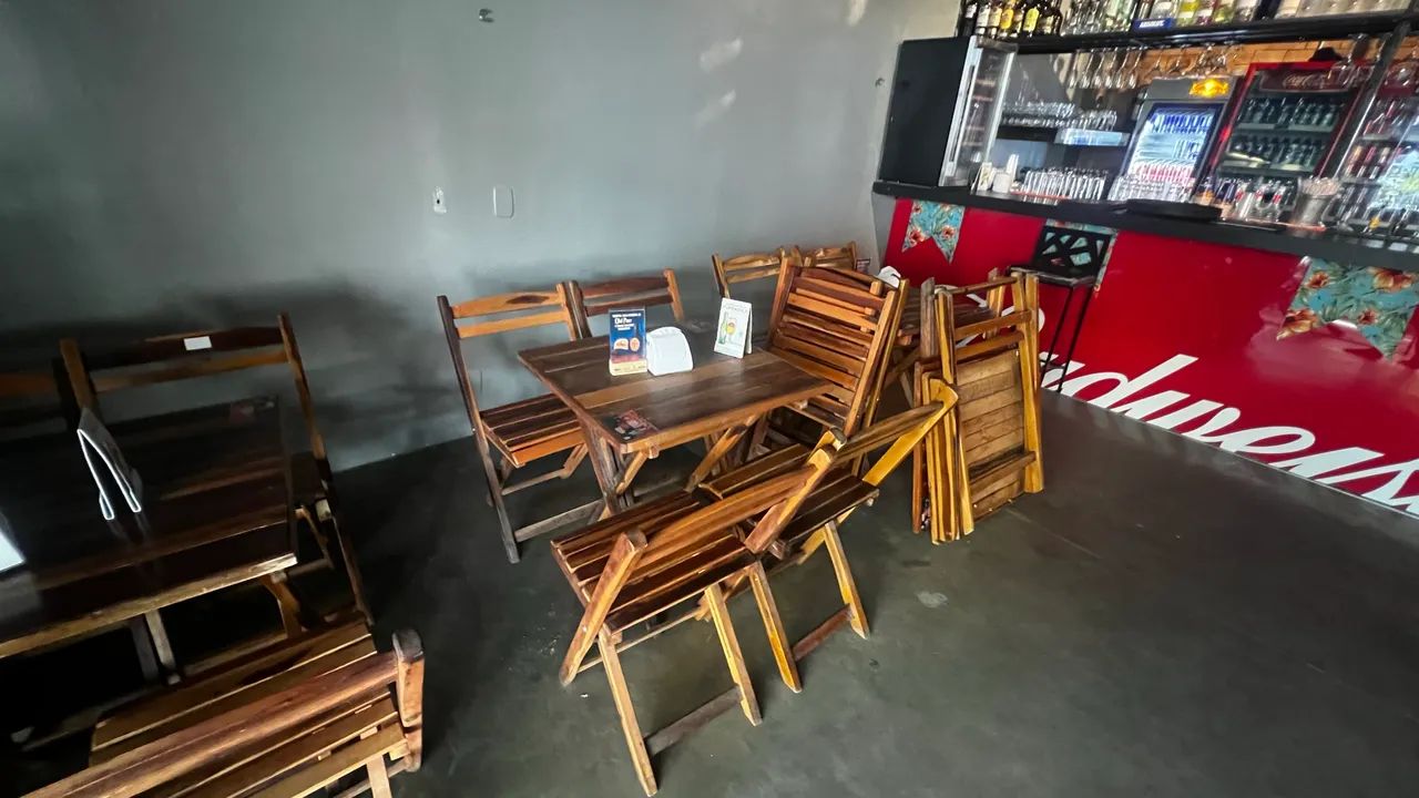 CONJUNTO MESAS E CADEIRAS 