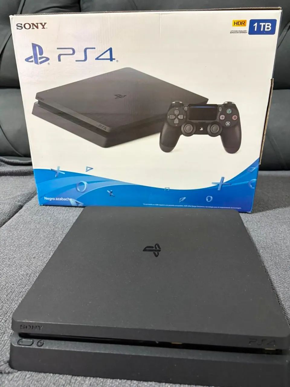 Vendo PS4 com 2 jogos e 1 Controle Na caixa e os cabos  - Foto 2