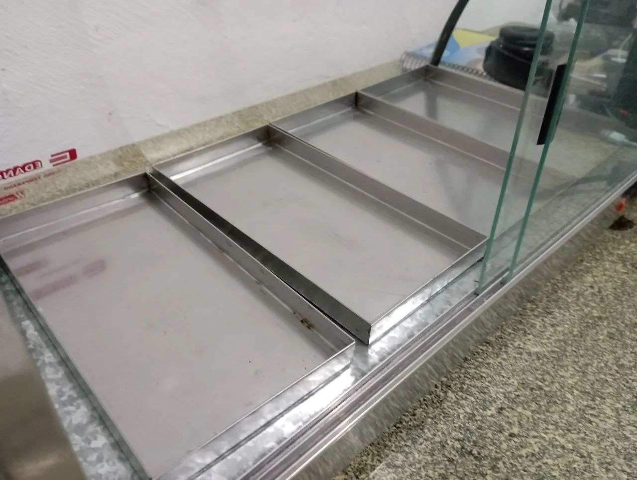 Estufa para salgados com 4 bandejas semi nova - Foto 4