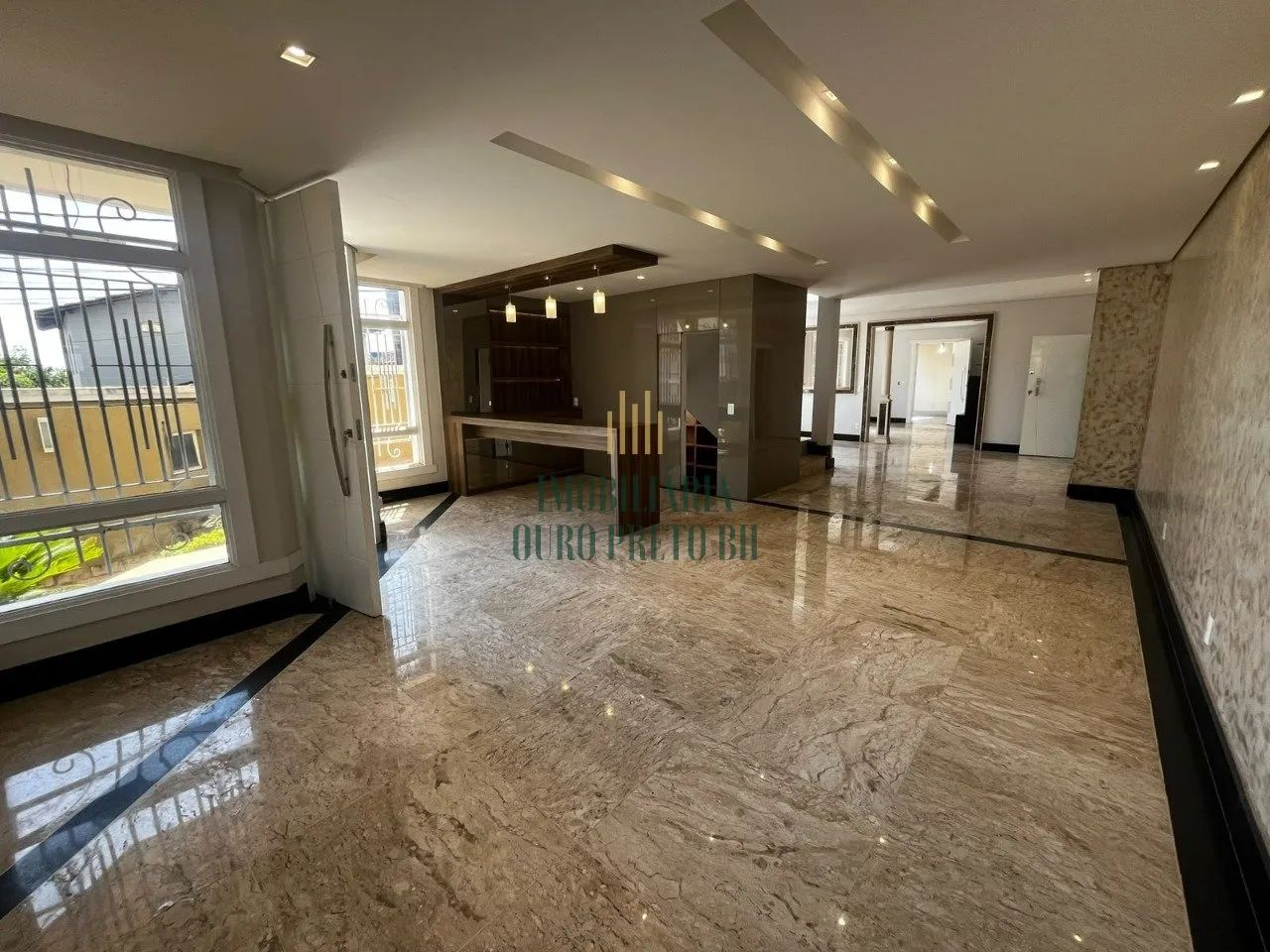 Casa Ampla e Sofisticada com 650m², 5 Quartos e 4 Vagas - Dona Clara - Foto 4