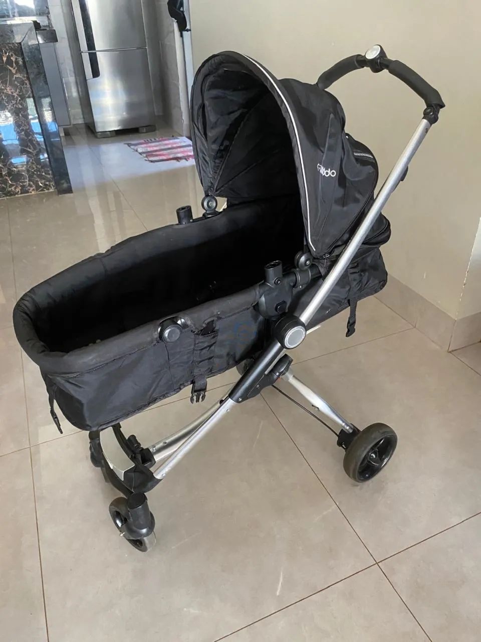 Vendo carrinho Moisés e bebê conforto kiddo 