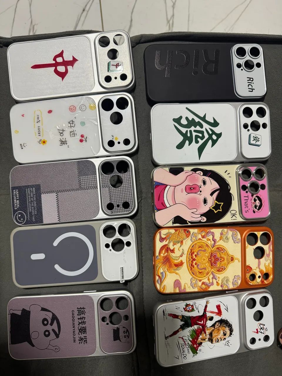 Kit com 5 capinhas novas e nunca usadas para iPhone 17 Pro Max. - Foto 2