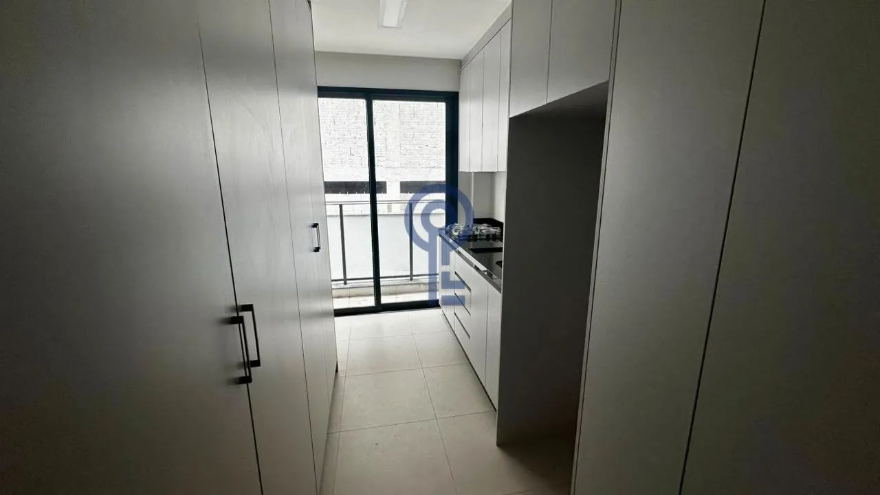 Studio moderno e totalmente mobiliado no bairro Carvoeira - Foto 3