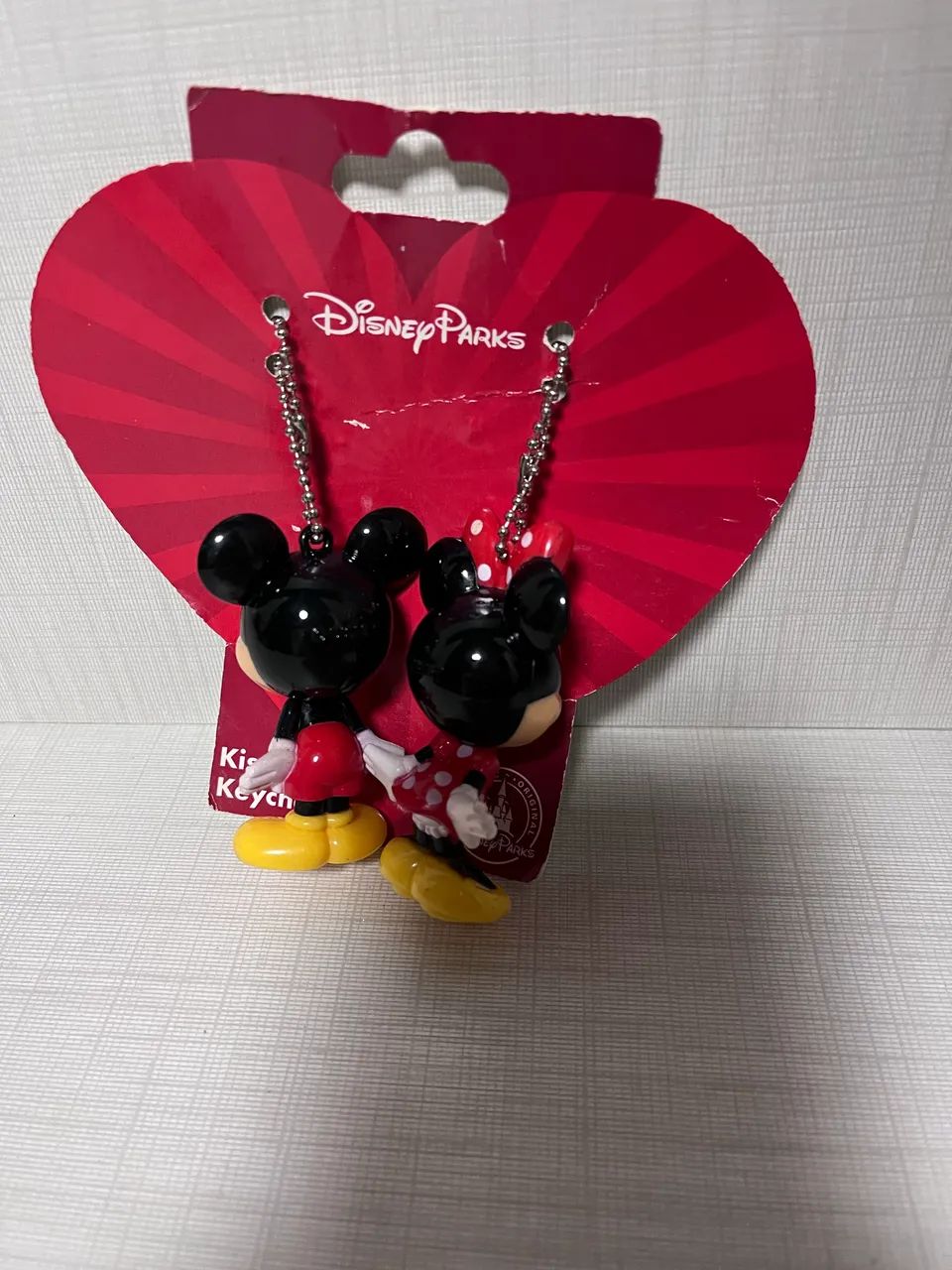 chaveiro estilo pingente com corrente disney parks mickey e minnie - Foto 5