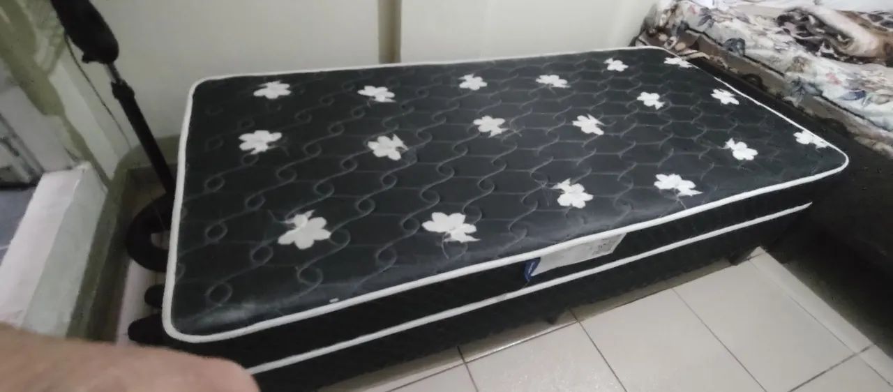 Vendo cama solteiro por R$ 200,00