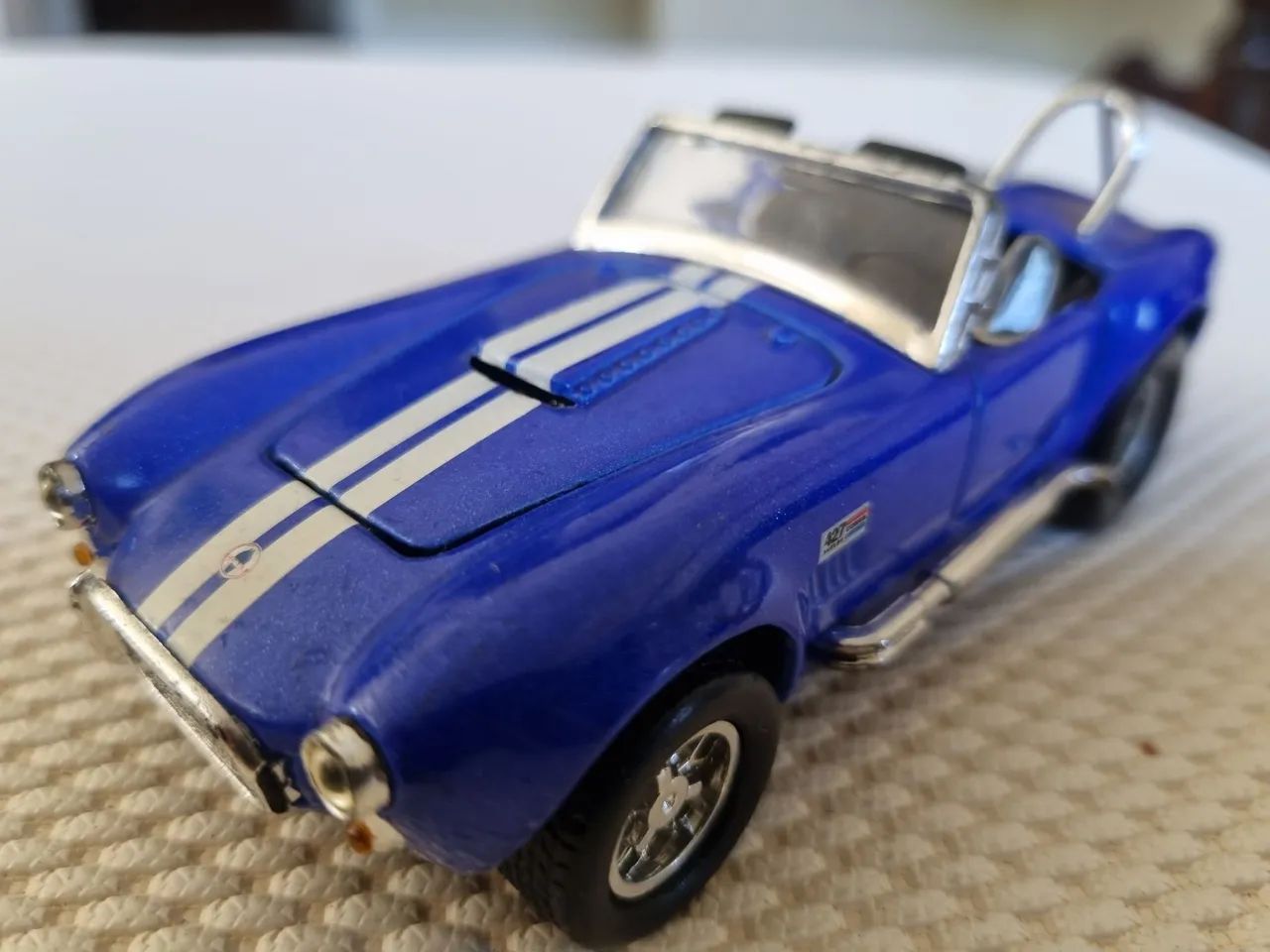 Carrinho Miniatura Shelby Cobra 427 Kinsmart Azul - Foto 5