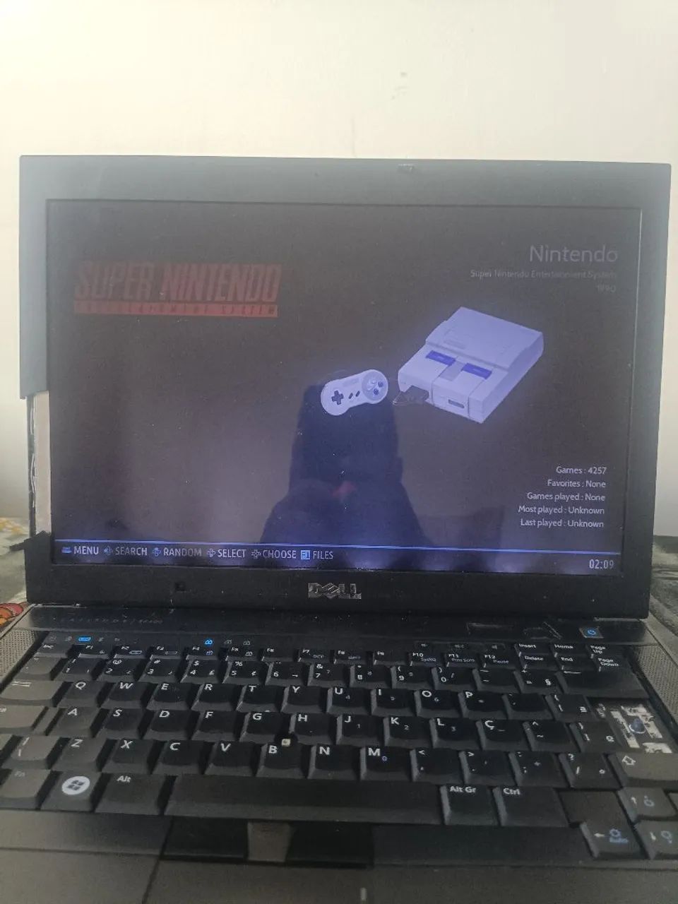 Notebook Dell com sistema de jogos retro, acompanha joystick. - Foto 4
