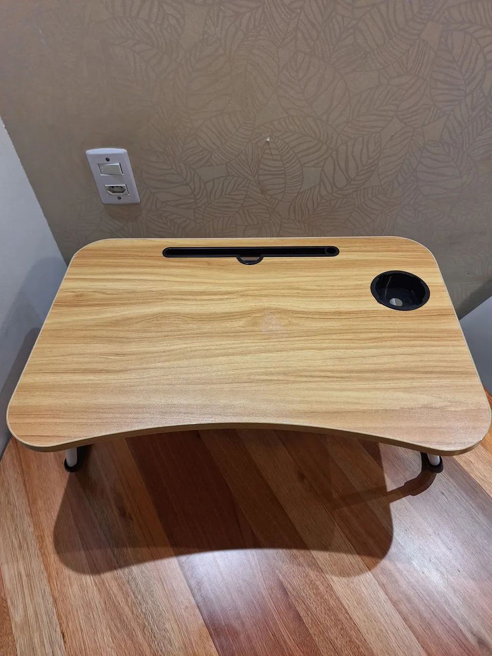 Mesa Dobrável para Notebook com Porta-Copo - Foto 2