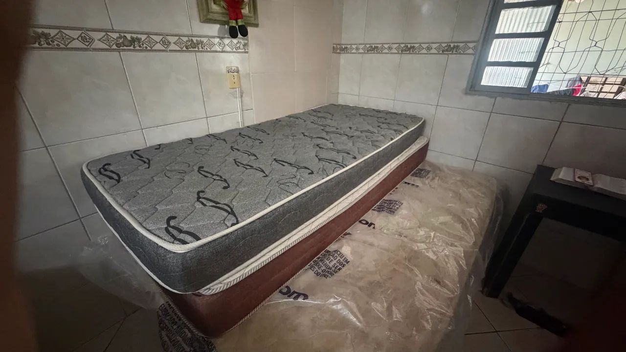 VENDE-SE 2 COLCHÕES DE SOLTEIRO - Foto 2