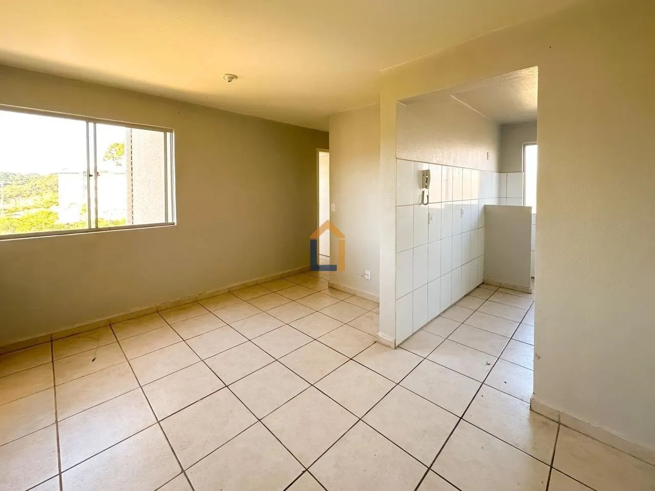 Apartamento com 02 quartos no Santa Cândida