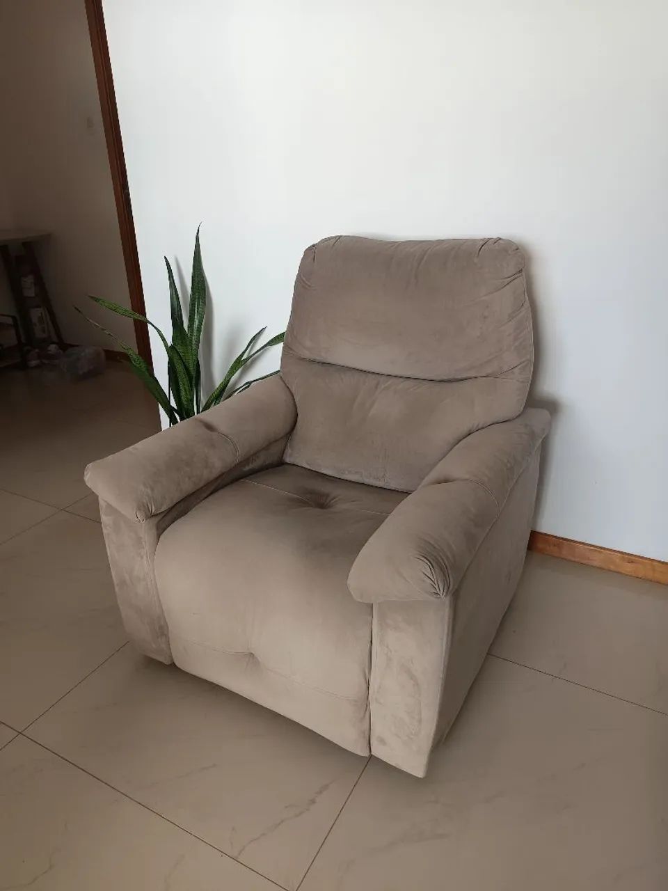 Poltrona reclinável confortável - R$ 450 - Foto 4