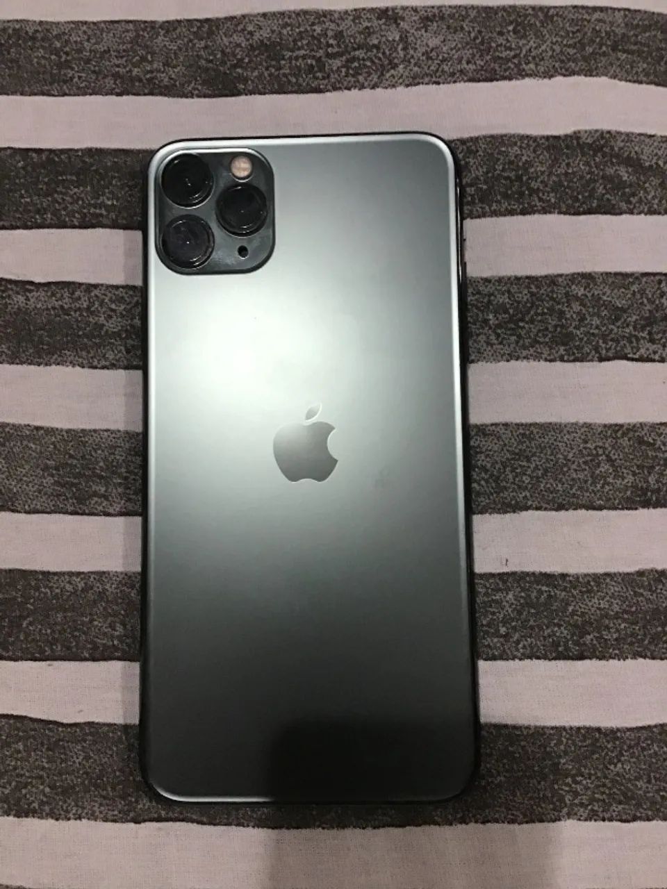 IPHONE 11 PRO MAX 256 GB  SAUDE DA BATERIA 74%  R$ 1.200,00 SOMENTE RETIRADA.  CONTATO 62- - Foto 2