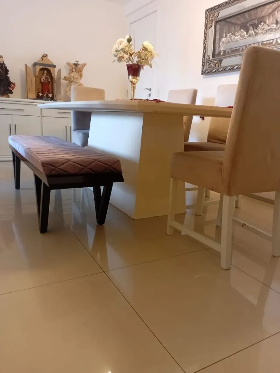 Mesa de jantar e cadeiras 