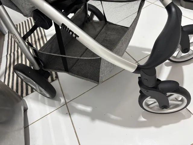 Carrinho de bebê usado - Foto 2