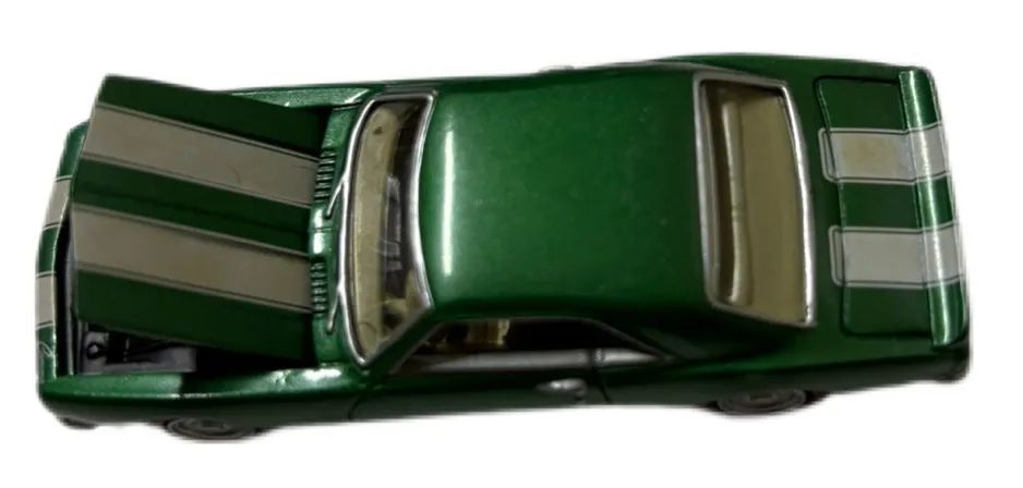 Miniatura Chevrolet Camaro Z28 1968 - Johnny Lightning 1:64
