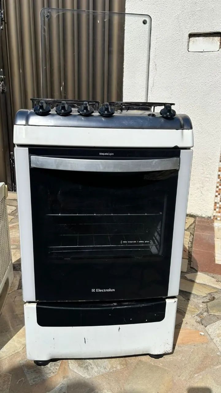 Oportunidade! Vendo fogão Eletrolux Super Chefe super conservado e exaustor de ar - Foto 3